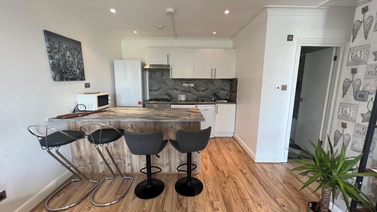Comfy 2 Bedroom Apartments - Finchley Road, Londra Esterno foto