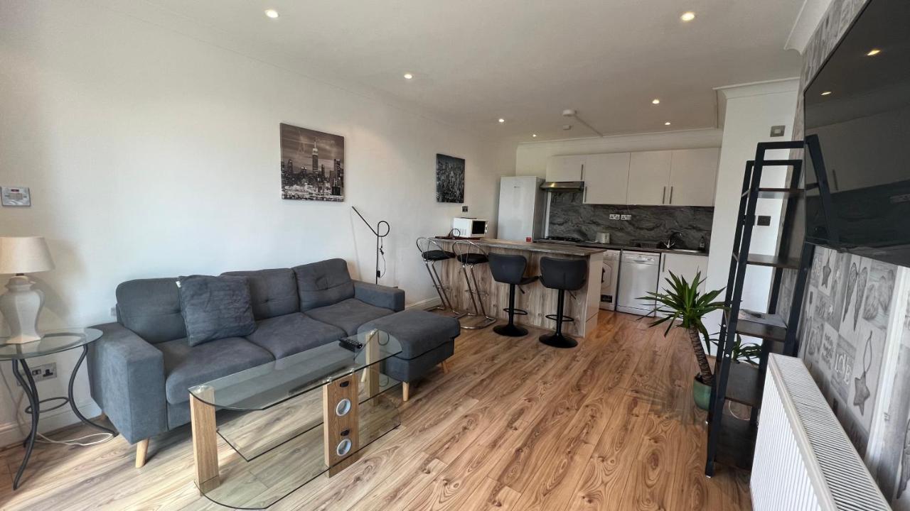 Comfy 2 Bedroom Apartments - Finchley Road, Londra Esterno foto