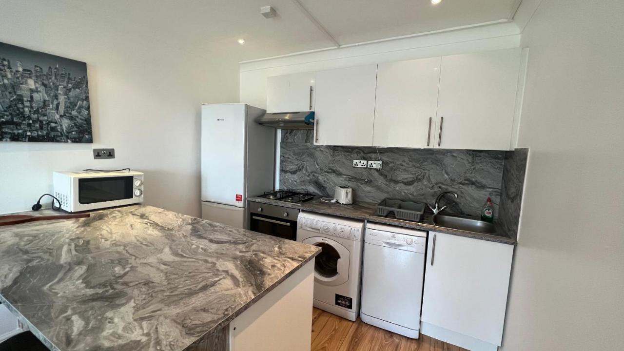 Comfy 2 Bedroom Apartments - Finchley Road, Londra Esterno foto