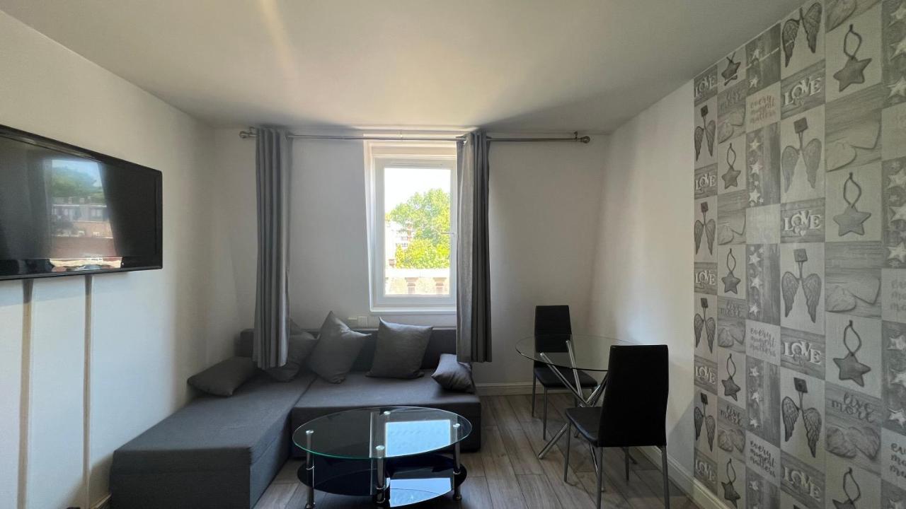 Comfy 2 Bedroom Apartments - Finchley Road, Londra Esterno foto