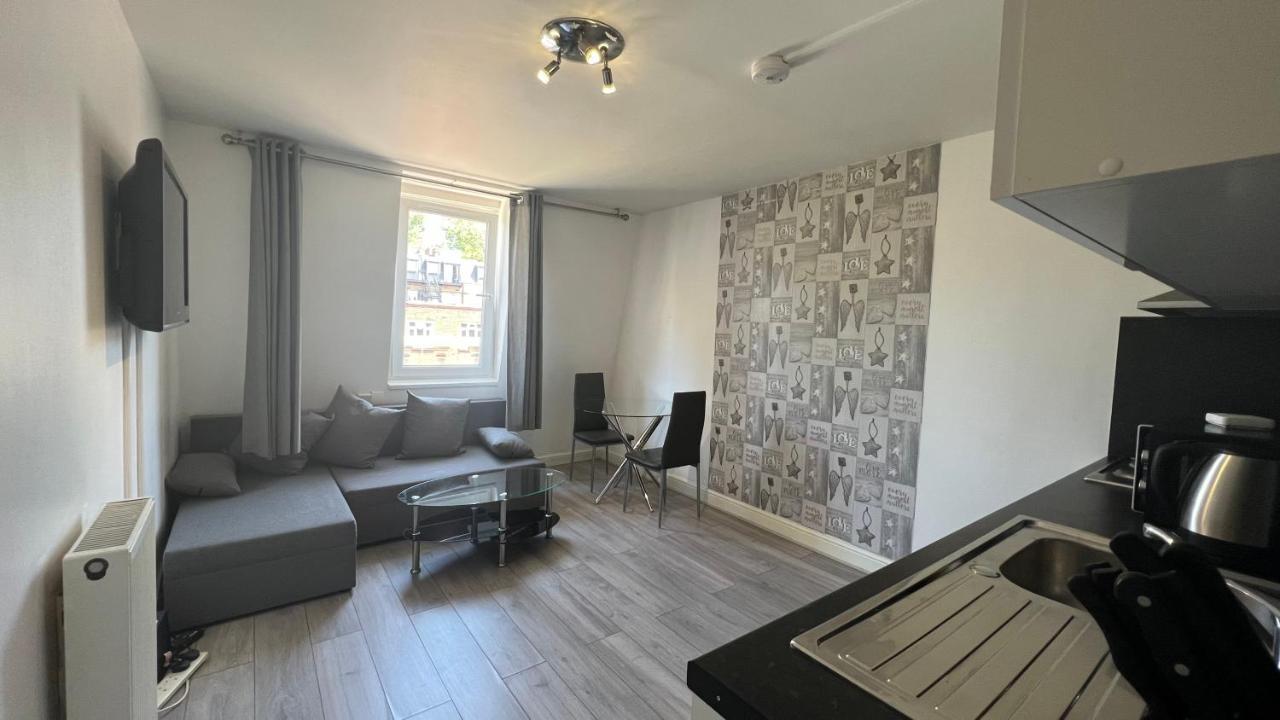 Comfy 2 Bedroom Apartments - Finchley Road, Londra Esterno foto