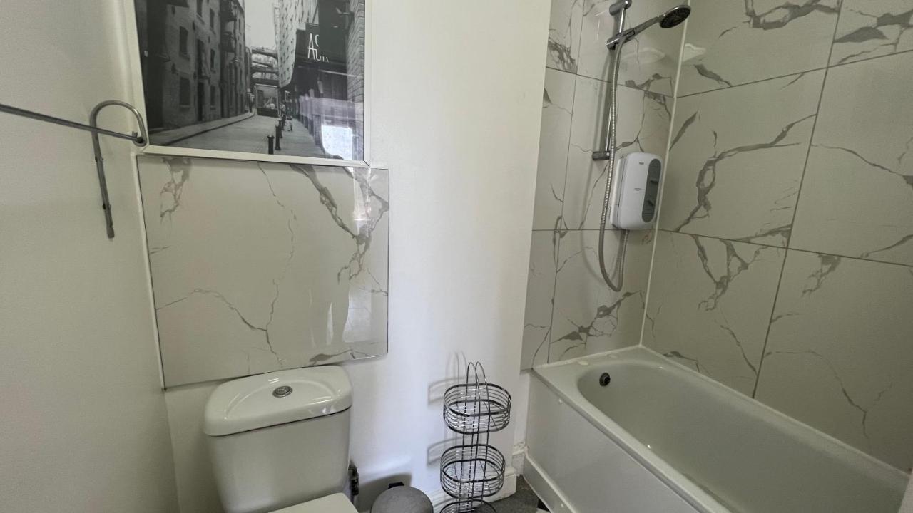 Comfy 2 Bedroom Apartments - Finchley Road, Londra Esterno foto